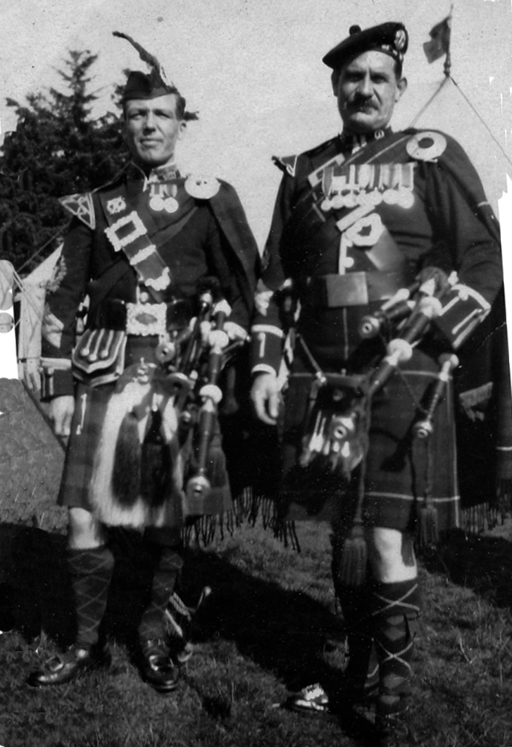 194 - two pipers