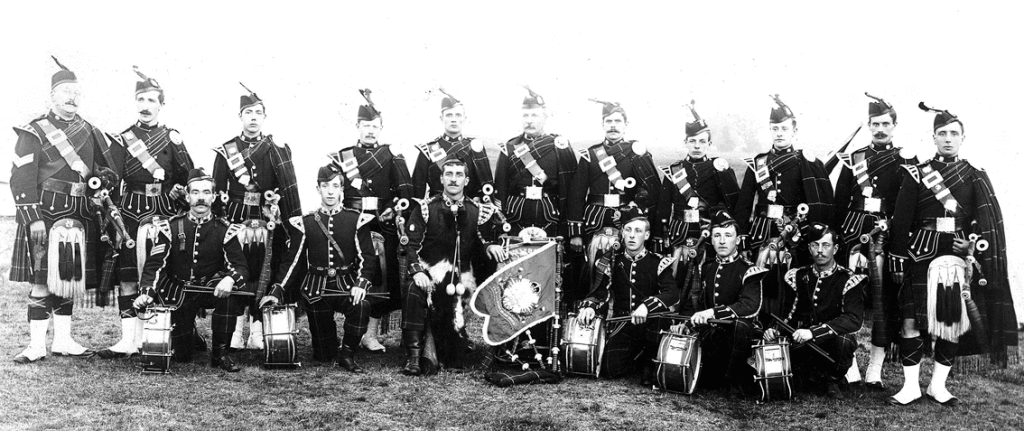 7th HLI Pipes & Drums i 1913 under P/M Farquhar MacRAe